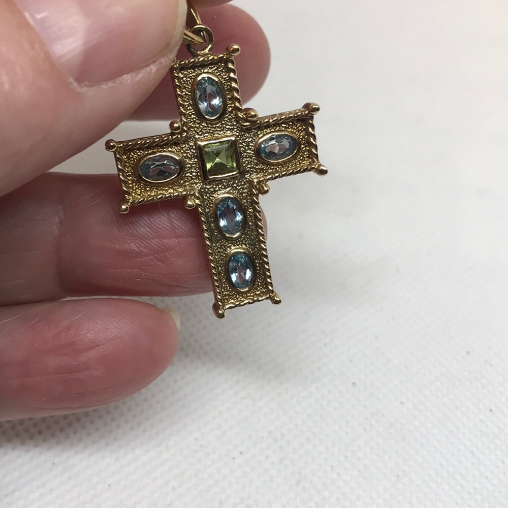 Beautiful Estate Sterling/Vermeil Cross w Gems